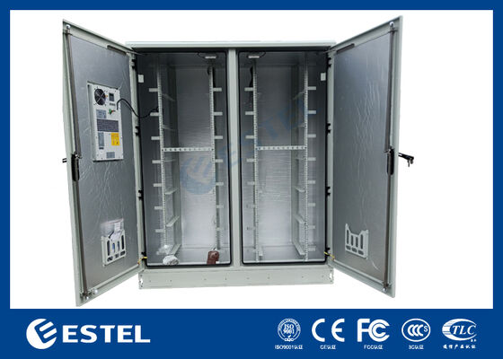 Уличный электротехнический шкаф IP65 42U с двумя отсеками – RAL7035, конструкция из оцинкованной стали 1,5 мм и нержавеющей стали SUS316 для повышенной прочности и защиты